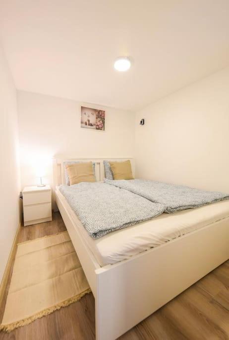 Apartament 1 Bedroom Flat In Nyar Str.,